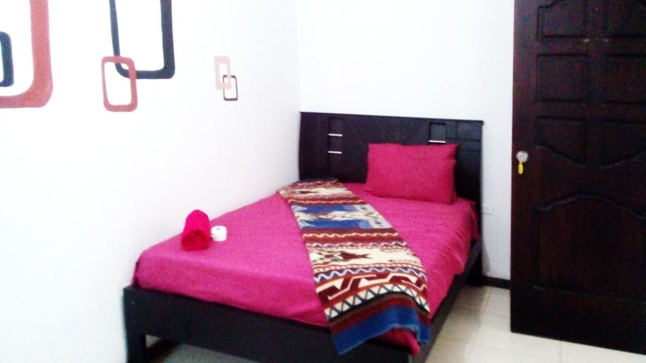 איבארה The Backpacker Hostal מראה חיצוני תמונה