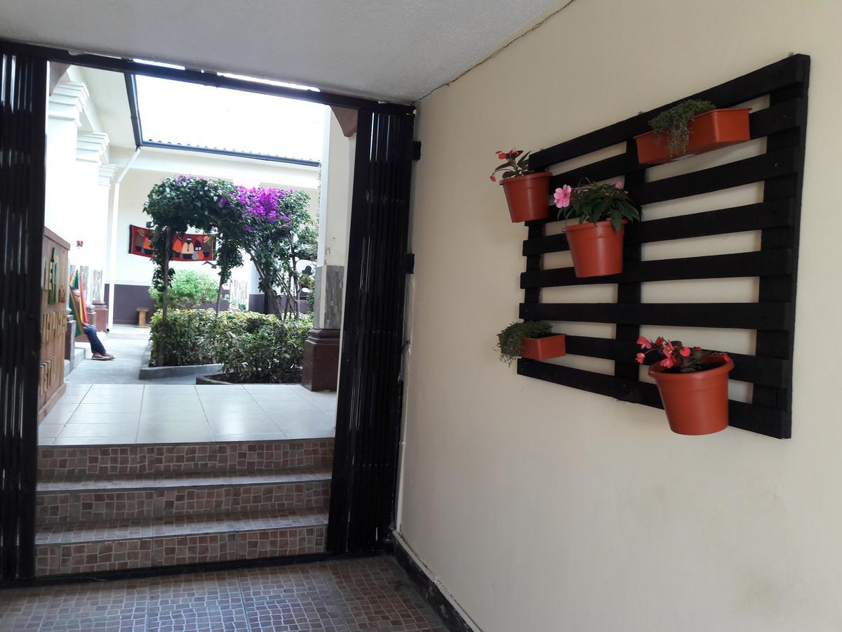 איבארה The Backpacker Hostal מראה חיצוני תמונה