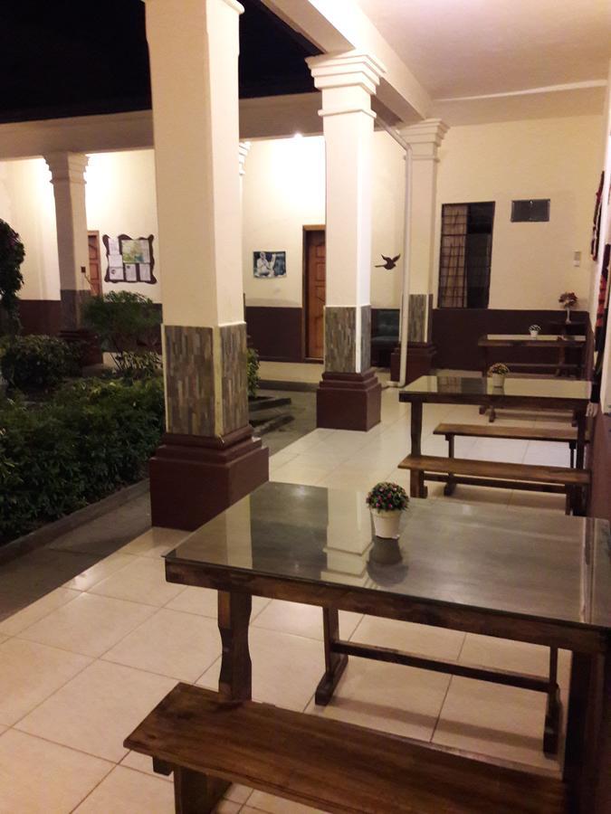 איבארה The Backpacker Hostal מראה חיצוני תמונה