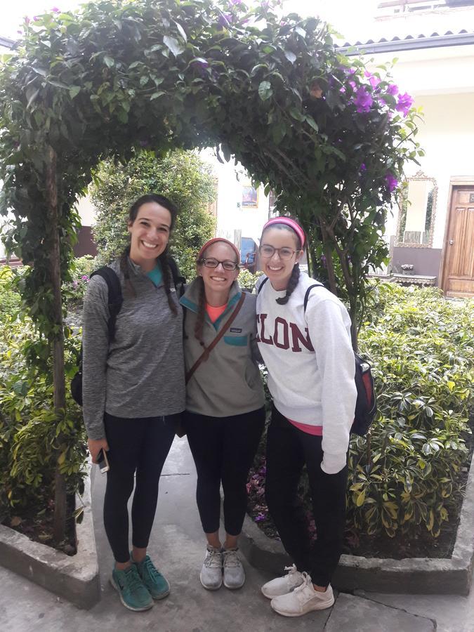 איבארה The Backpacker Hostal מראה חיצוני תמונה