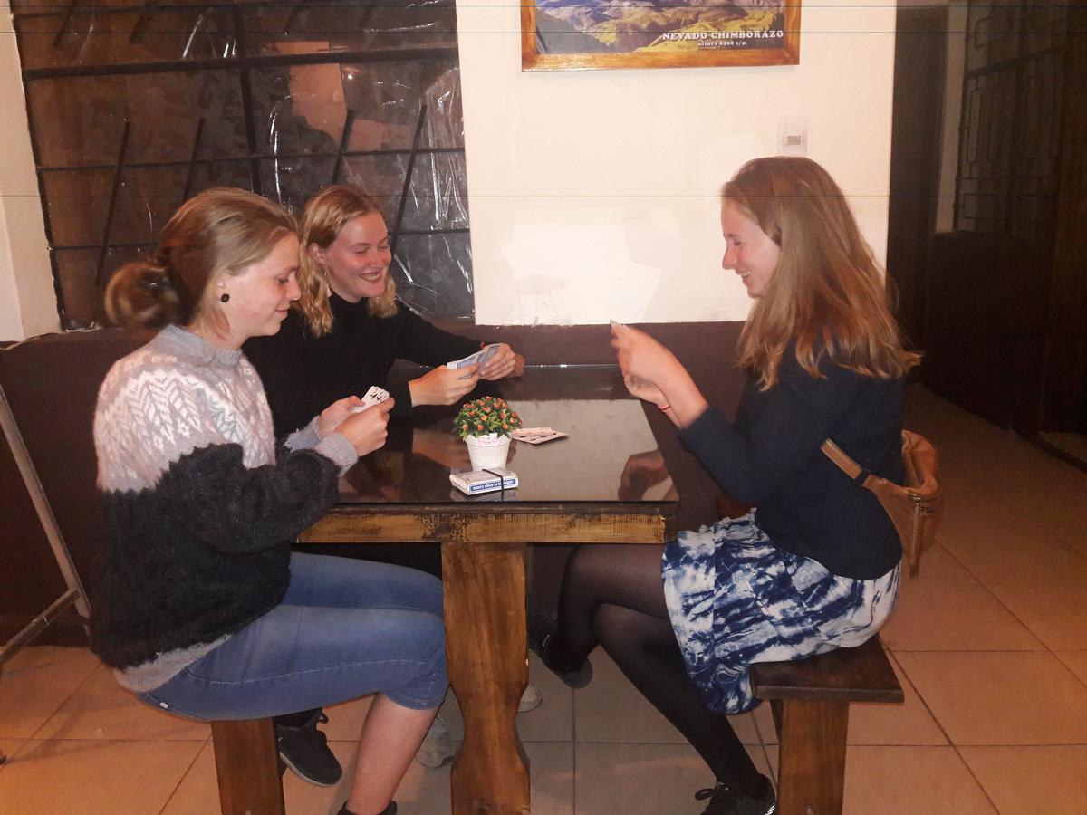 איבארה The Backpacker Hostal מראה חיצוני תמונה