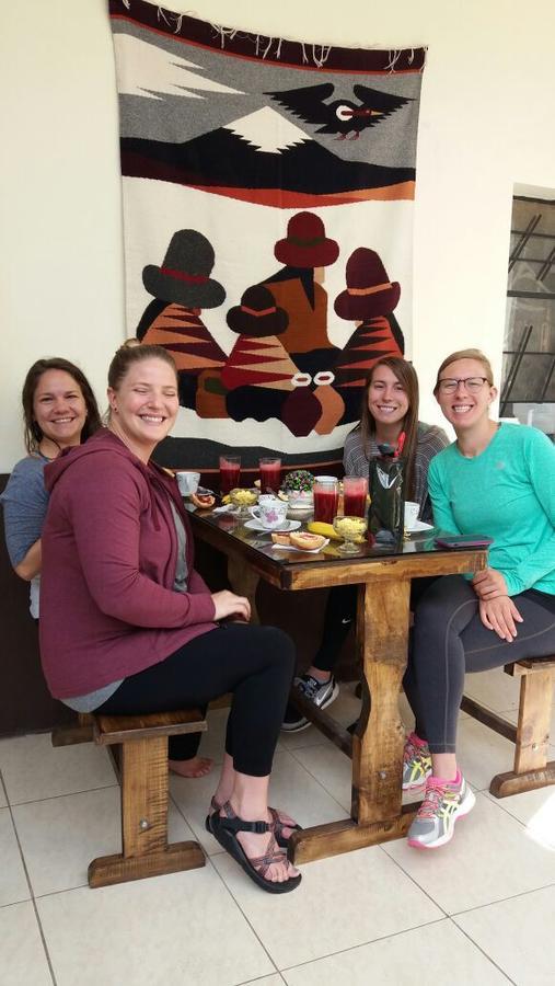 איבארה The Backpacker Hostal מראה חיצוני תמונה