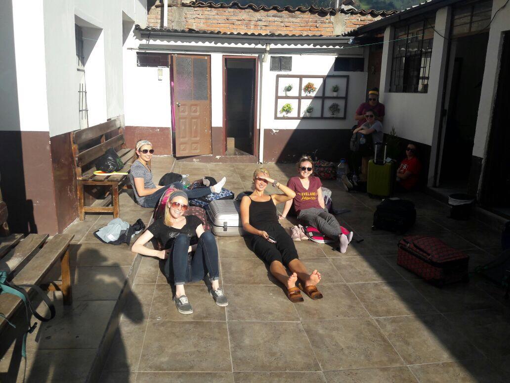 איבארה The Backpacker Hostal מראה חיצוני תמונה