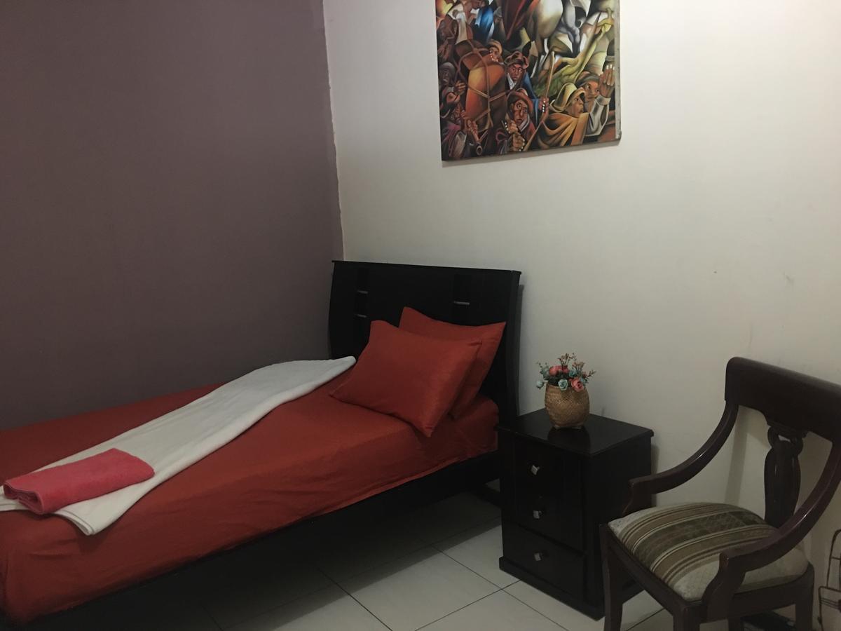 איבארה The Backpacker Hostal מראה חיצוני תמונה