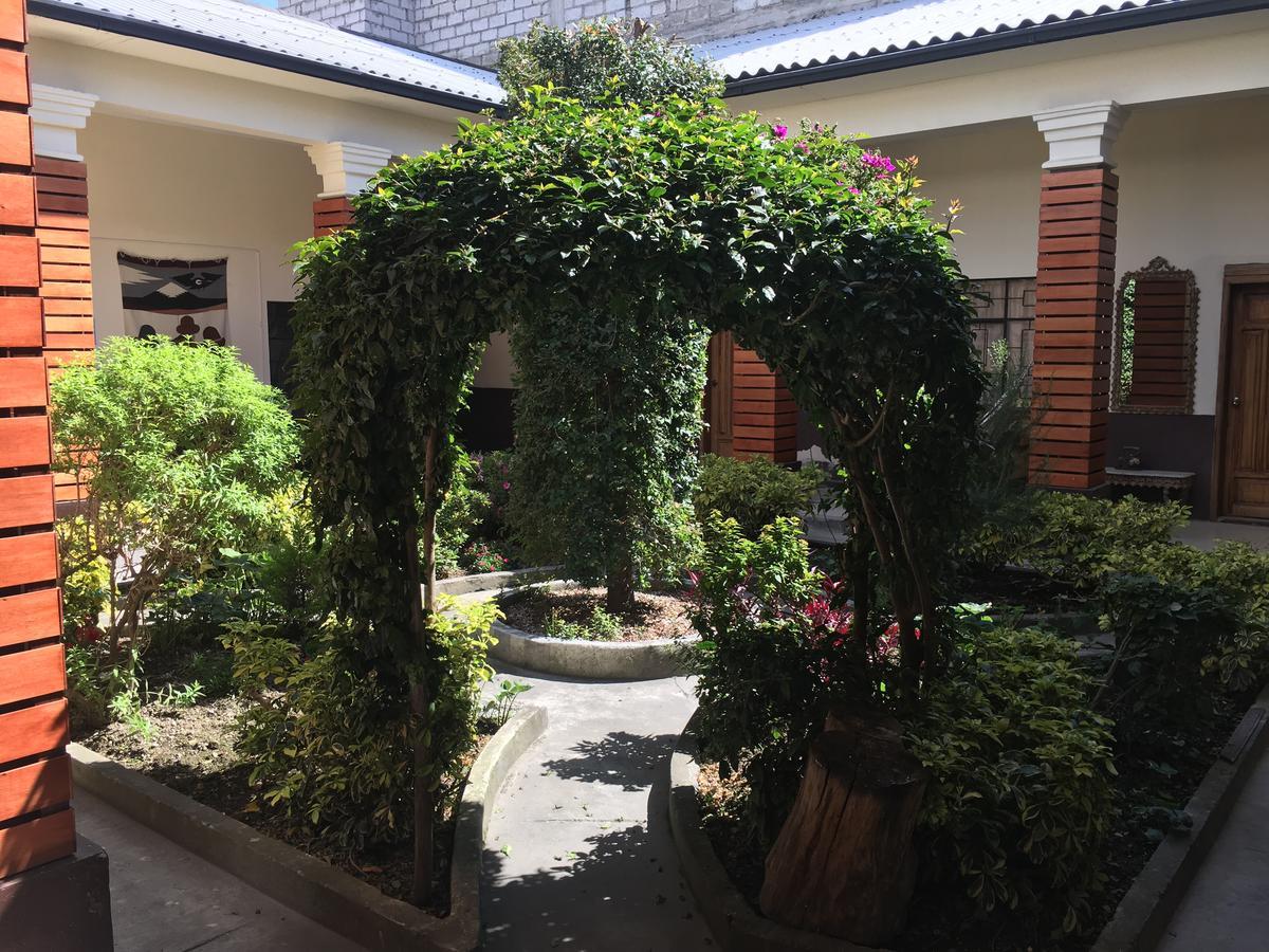 איבארה The Backpacker Hostal מראה חיצוני תמונה