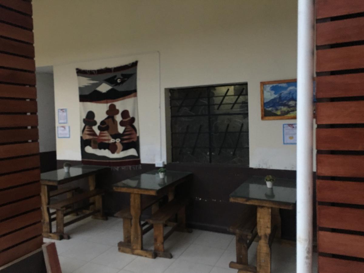 איבארה The Backpacker Hostal מראה חיצוני תמונה