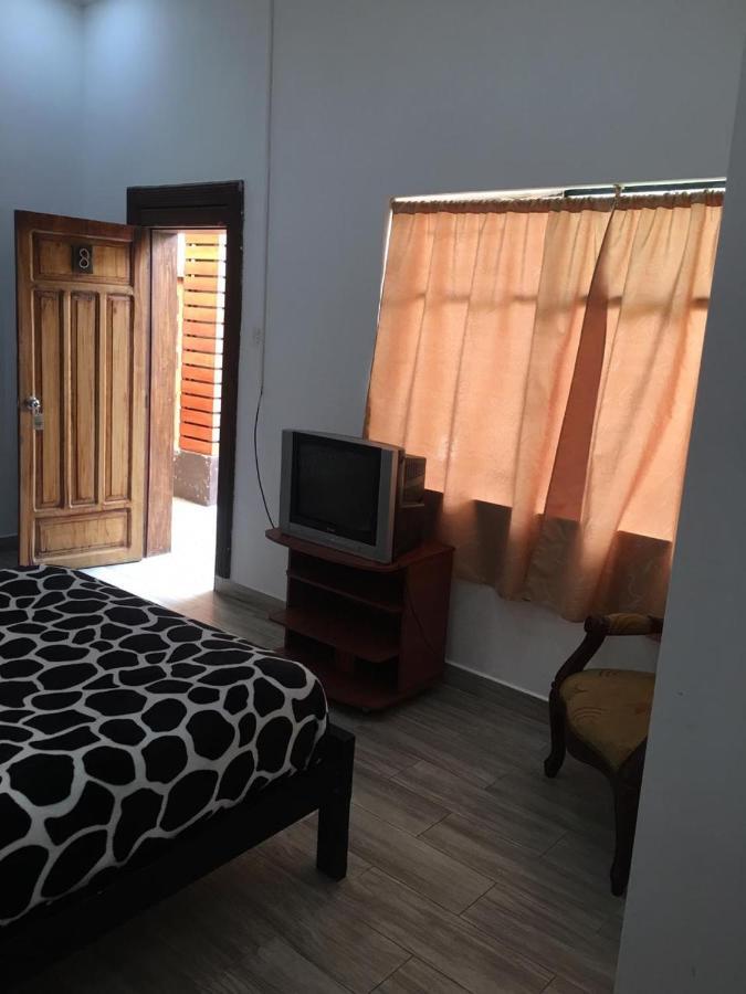 איבארה The Backpacker Hostal מראה חיצוני תמונה